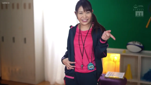 站立 · 更衣室 · 运动服 · 半身像