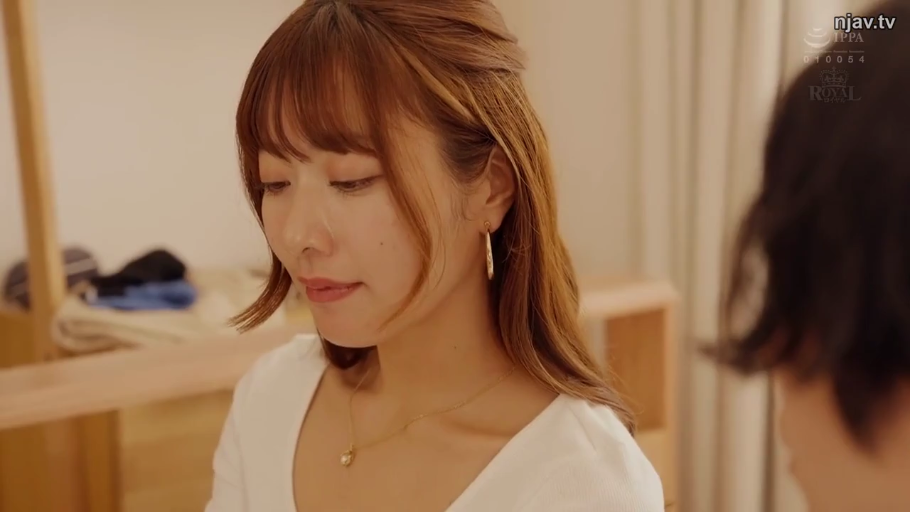 俯身 · 全裸 · 卧室 · 凝视 · 乳房 · 女仆头饰 · 愉快 · 俯拍视角