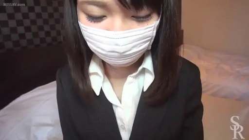口罩特写 · 酒店 · 黑色西装外套