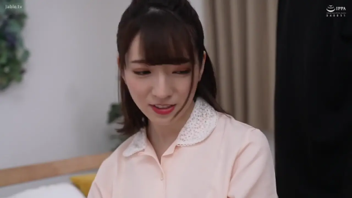 室内 · 座り姿勢 · 顔部のクローズアップ · 恥ずかしがり屋 · 谈话 · 长发 · 粉色衬衫