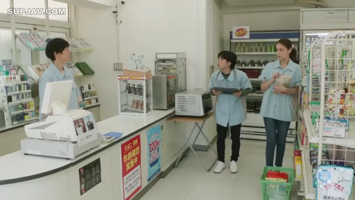 室内 · 坐姿 · 交谈 · 校服 · 中景 · 平静 · 客厅 · 手机