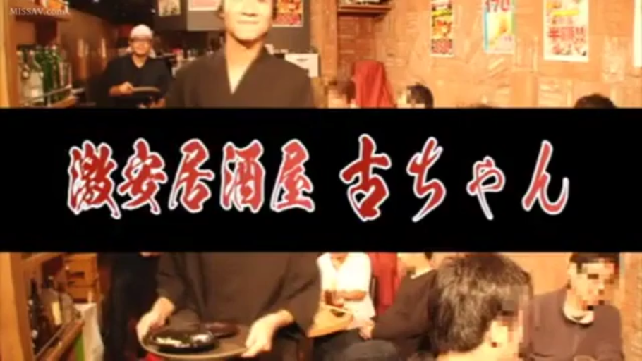 室内 · 胸部特写 · 平静 · 摆拍 · 台灯 · 长发 · 正面 · 豹纹比基尼