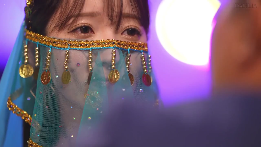 室内 · 顔のクローズアップ · 异域风情服饰