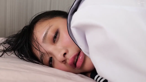 顔 · 寝室 · うつ伏せ · 制服