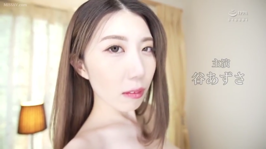 室内 · 脸部特写 · 展示 · 平静 · 台灯 · 裸体 · 正对面 · 艺人名