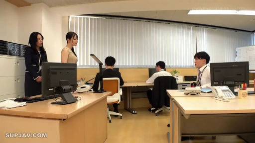 坐姿 · 严肃 · 办公室 · 远景 · 职场剧情 · 办公设备 · 职场西装 · 办公交流