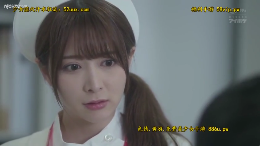 医院 · 护士服 · 面部特写 · 注视 · 担忧 · 侧向