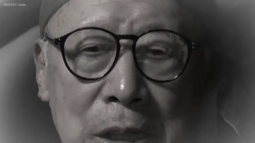 Indoor · Glasses · 面部特写 · Sit properly. · Gaze · bland · Casual clothes · 黑白