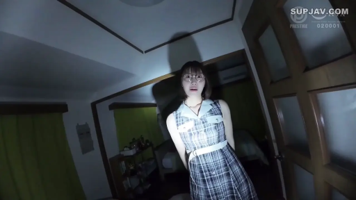 格纹连衣裙 · Bedroom · Stand · 注视镜头 · Curtain · Medium shot of character · 鱼眼镜头 · 木讷