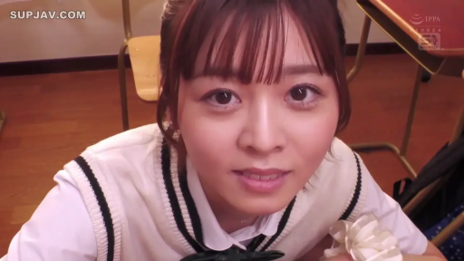 Classroom · Close-up of the face · Student uniform · Gaze · 清纯 · Overlook · Campus · 桌椅