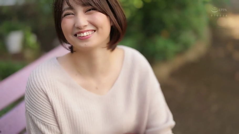 座り姿勢 · 顔のクローズアップ · 户外公园 · 浅色针织衫