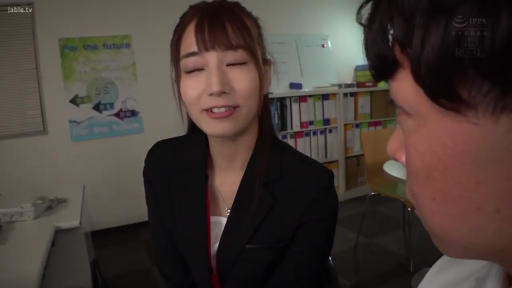 坐姿 · 交谈 · 办公室 · 闭眼 · 面部特写 · 职业装 · 文件夹 · 职场