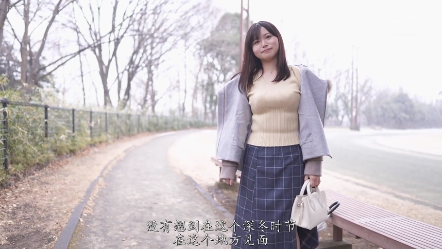 微笑 · 对话 · 对站 · 易拉罐 · 中远景 · 居家日常 · 居家厨房 · 长袖白T与绿短裤