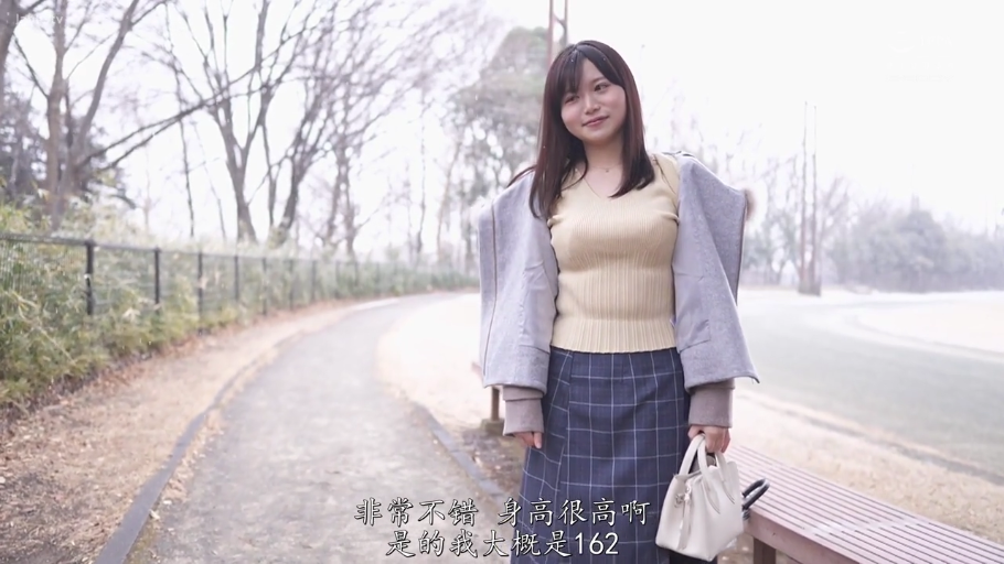 交谈 · 忧郁 · 站立与坐姿 · 无特写 · 日式居室 · 灰背心与黑短裙 · 叠好的衣物 · 僧侣内容