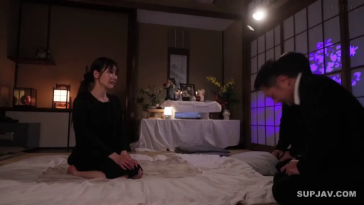 憂鬱 · 全景 · 黑色丧服 · 日式和室 · 祭坛 · 正座 · 哀悼交流 · 未亡人题材