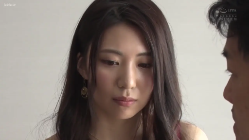 室内 · 单人 · 面部 · 沉思 · 忧郁 · 站立 · 耳饰 · 红裙