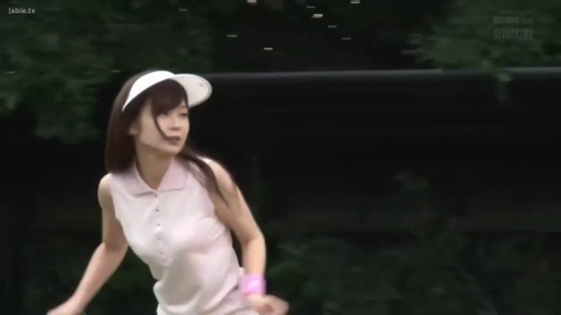 全身 · 专注 · 户外 · 网球拍 · 运动 · 网球服 · 网球场 · 挥拍