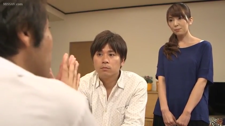 室内 · 坐姿 · 严肃 · 对话 · 剧情 · 休闲服