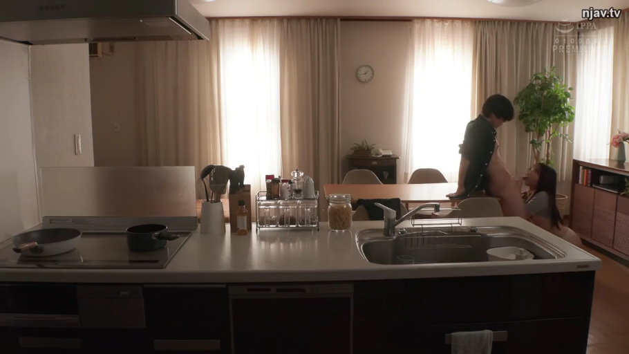 坐姿 · 专注 · 口交 · 全景 · 厨房 · 开衫