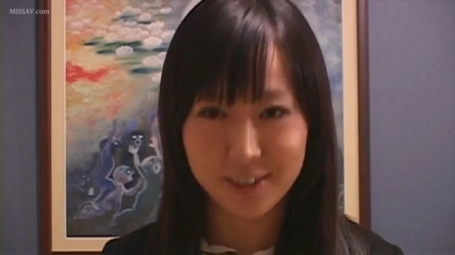 室内 · 微笑 · 面部特写 · 学生制服 · 注视 · 正面 · 装饰画 · 黑发