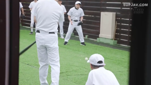 专注 · 站立 · 全景 · 多人 · 棒球场 · 棒球服 · 打棒球 · 棒球