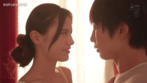 卧室 · 面部特写 · 对视 · 温柔 · 吊带衫 · 面对面 · 情侣