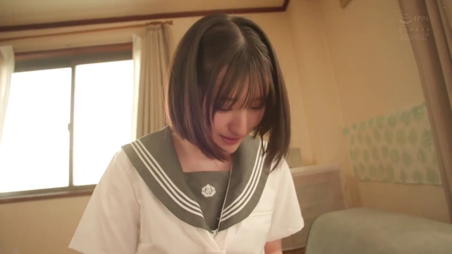 面部 · 頭を下げる · 寝室 · 站立 · 自然 · 水手服 · ショートヘア