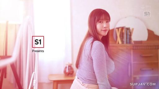 室内 · 中景 · 针织衫