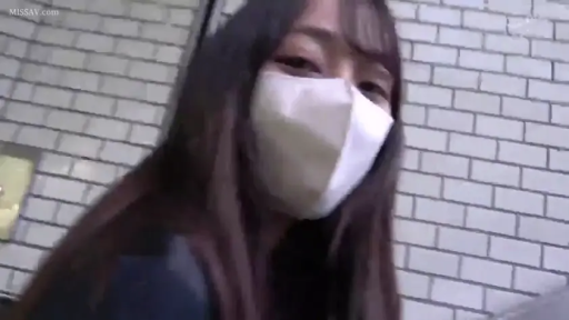 深色上衣