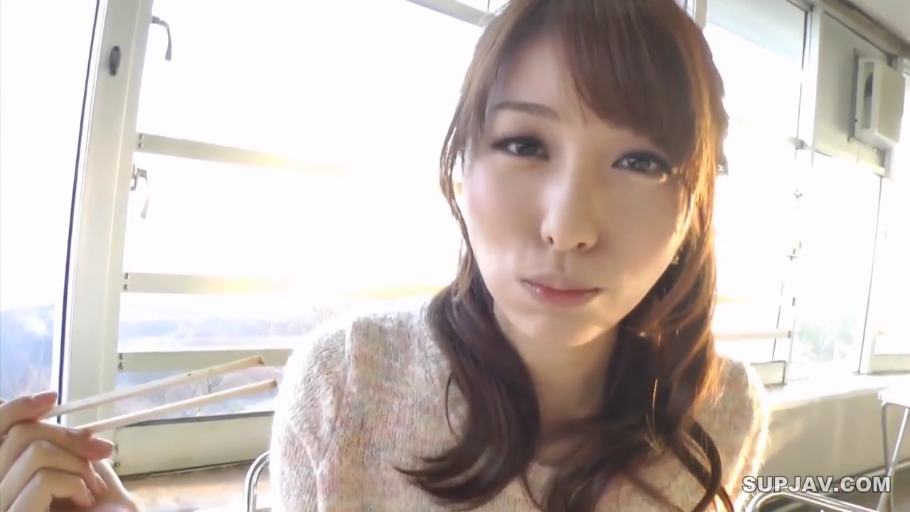 室内 · 全身 · 性行为 · 成人内容 · 白色长袜 · 木质置物架 · 张嘴呻吟 · 女上位跨坐