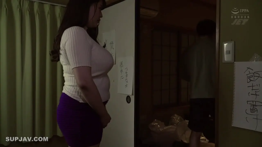 嚴肅 · 站立 · 巨乳 · 和室 · 紫色紧身裙 · 等待 · 移门 · 侧面曲线