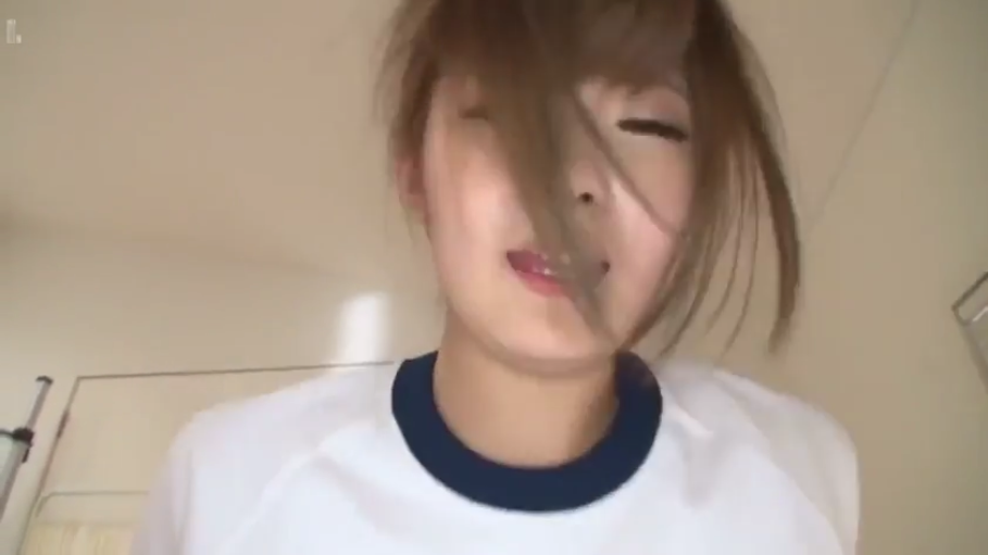 卧室 · 床 · 跪姿 · 诱惑 · 对视 · 清纯 · 半裸 · 俯视