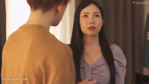 室内 · 交谈 · 面部特写 · 面对面 · 视频截图 · 忧愁 · 浅紫色上衣