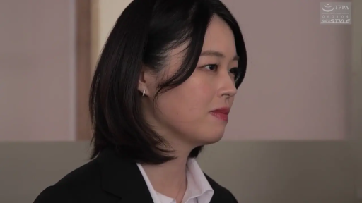 坐姿 · 露乳 · 微笑 · 房间 · 凝视 · 上半身 · 蝴蝶结 · 蓝衬衫