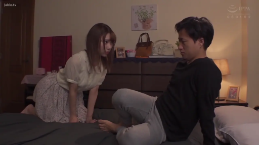 严肃 · 卧室 · 枕头 · 跪姿 · 碎花长裙 · 对视