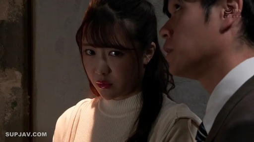 室内 · 站姿 · 面部特写 · 剧情 · 对视 · 针织衫 · 撅嘴