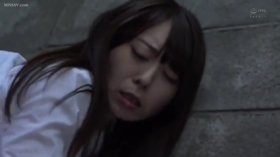 顔部のクローズアップ · 迷離 · 白色衬衫 · 壁に寄りかかる · 屋外 · 长发 · 性爱反应