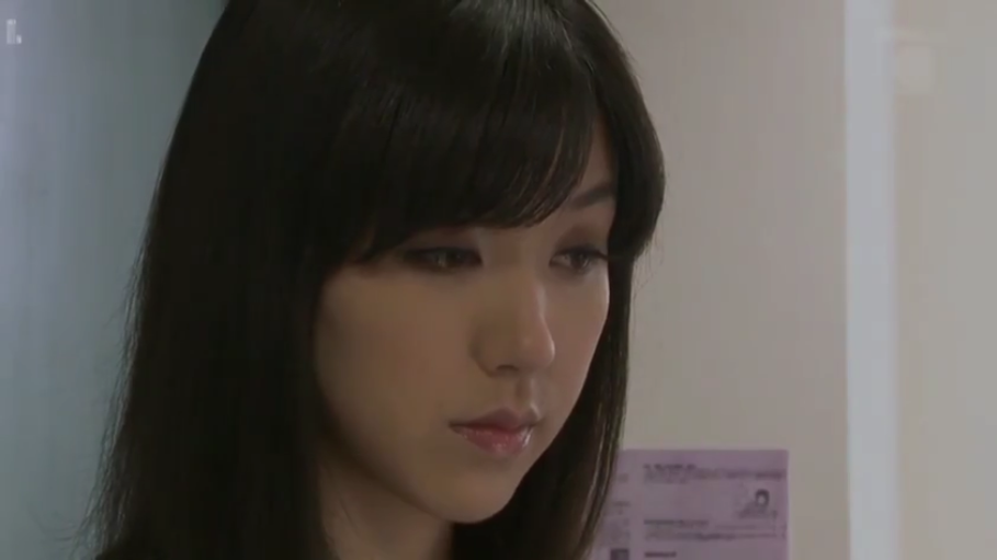 露乳 · 拥抱 · 享受 · 中景 · 触摸 · 影碟 · 影碟店 · 内衣(女)