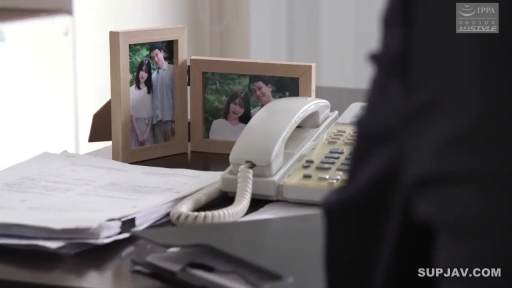 办公室 · 休闲装 · 桌面特写