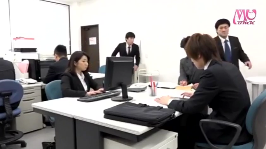 室内 · 口交 · 马赛克 · 跪姿 · 凝视 · 生殖器 · 白色内裤 · 裸胸