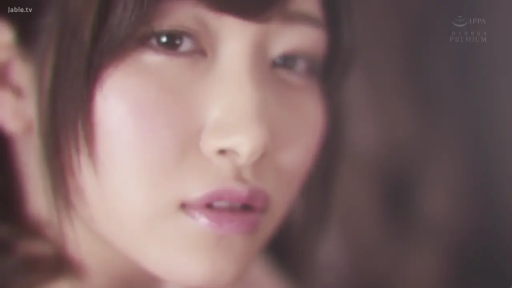 室内 · 平静 · 面部特写 · 注视镜头 · 正面 · 不详 · 柔光滤镜