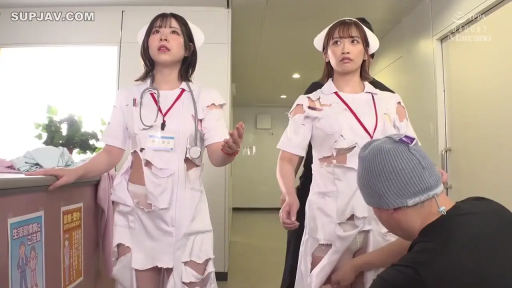 按摩室 · 半裸 · 抚摸 · 乳房 · 润滑油 · 平躺 · 油光