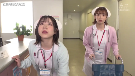 室内 · 盆栽 · 微笑 · 面部特写 · 职场女性 · 西装 · 正坐 · 注视