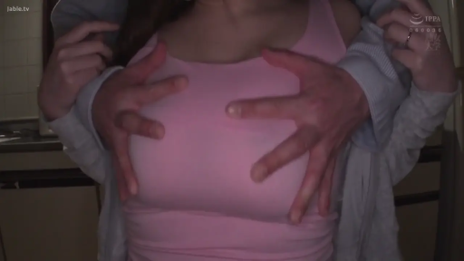 胸部特寫 · 巨乳 · 粉色背心 · 厨房 · 揉奶 · 后抱