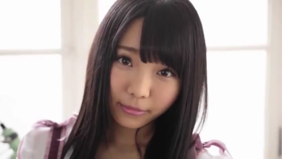 室内 · 微笑 · 面部特写 · 对视 · 歪头 · 黑长直 · 吊带裙