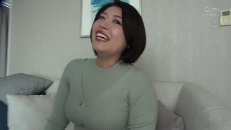 座り姿勢 · 中景 · リビング · ニットセーター