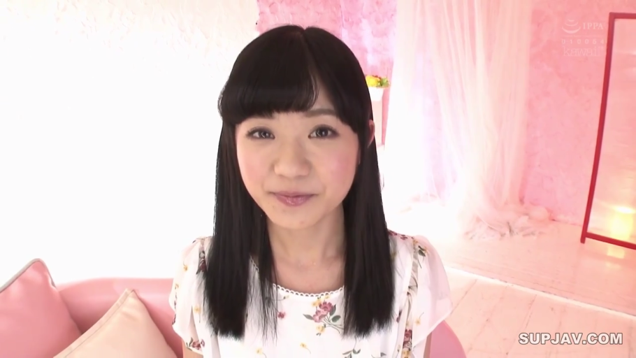 坐姿 · 交谈 · 白衬衫 · 手提包 · 自然 · 客厅 · OL制服