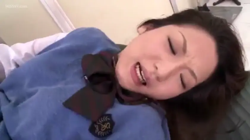 全身 · 校服 · 仰卧 · 制服诱惑 · 挣扎 · 诊察室 · 诊察床 · 张嘴惊叫