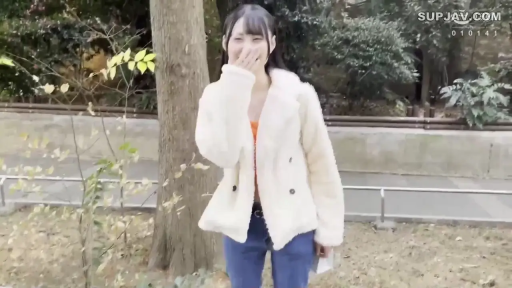 Whole body · Standing Posture · Outdoor · 白色毛绒外套