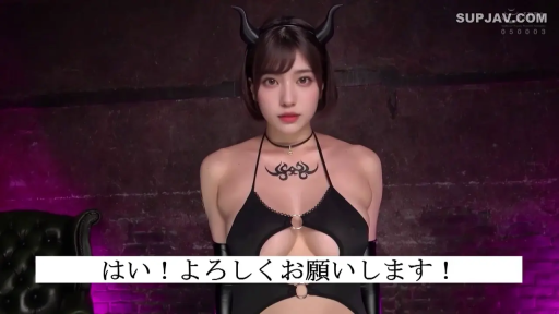 平静 · 暗室 · 半身 · 注视 · 正面站立 · Cosplay · 恶魔角 · 恶魔情趣装